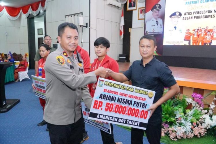 Penjabat Bupati Kampar M. Firdaus Titip Salam Untuk Putri Ariani Peraih Golden Buzzer AGT 2023