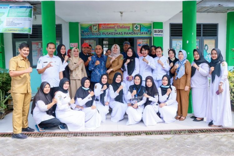 Penjabat Ketua TP PKK Kampar Jenguk Balita Penderita Stunting