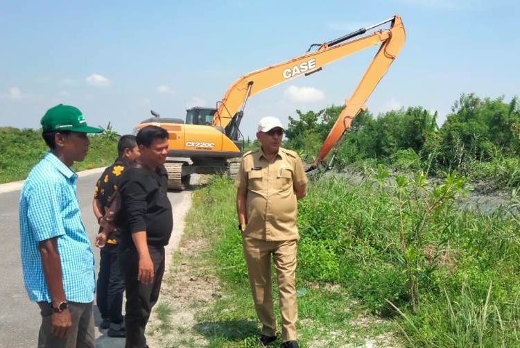 Dinas PUTR Rohil Gencar Lakukan Normalisasi Sungai dan Parit