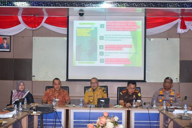Pj. Bupati Kampar Bahas Lima Isu Terkini