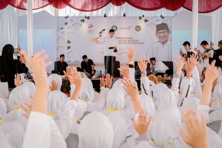 Sandiaga Uno Dorong Santri Bangkitkan Jiwa Enterpreneurship Untuk Buka Lapangan Kerja