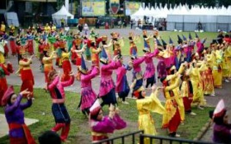 Sebanyak 200 Mahasiswa UMSU Raih Rekor MURI Tari Etnis Terbanyak