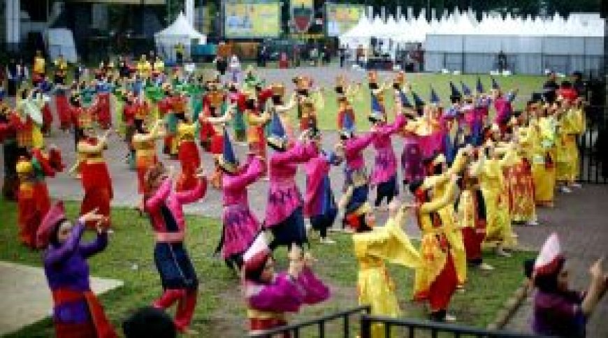 Sebanyak 200 Mahasiswa UMSU Raih Rekor MURI Tari Etnis Terbanyak