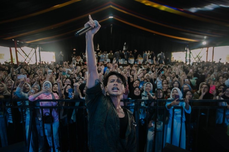 Nidji Bawakan Lagu Kau dan UMSU Untuk Selamanya Hibur Ribuan Mahasiswa