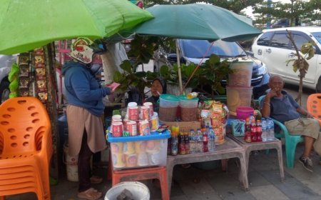 Efektivitas Kebijakan Pemerintah Kota Padang tentang Perwalian Kota Padang NO 3 Tahun 2014 terkait Penaatan dan Pemberdayaan Pedagang kaki lima di Kawasan Taplau.