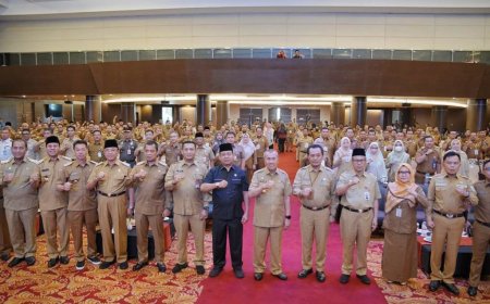 Gubernur Bersama Bupati, Walikota dan Camat se-Riau Bahas Berbagai Persoalan