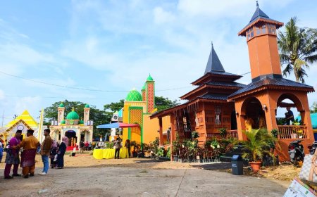 Stand Bazar Kampar Tampilkan Duplikat Masjid Jami' Air Tiris