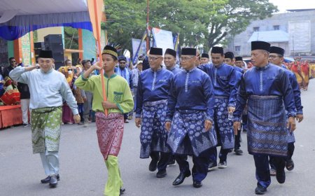 Kafila Kampar Tampil Memukau Angkat thema Tali Bapilin Tigo, Tigo tungku Sajoghangan