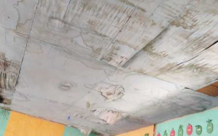 Plafon PAUD Cempaka Di Lipat Kain Bocor Ganggu Anak Belajar