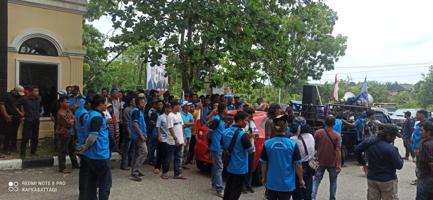 Kembali, Pengurus FSPTI Kampar Seruduk Kantor Bupati Kampar