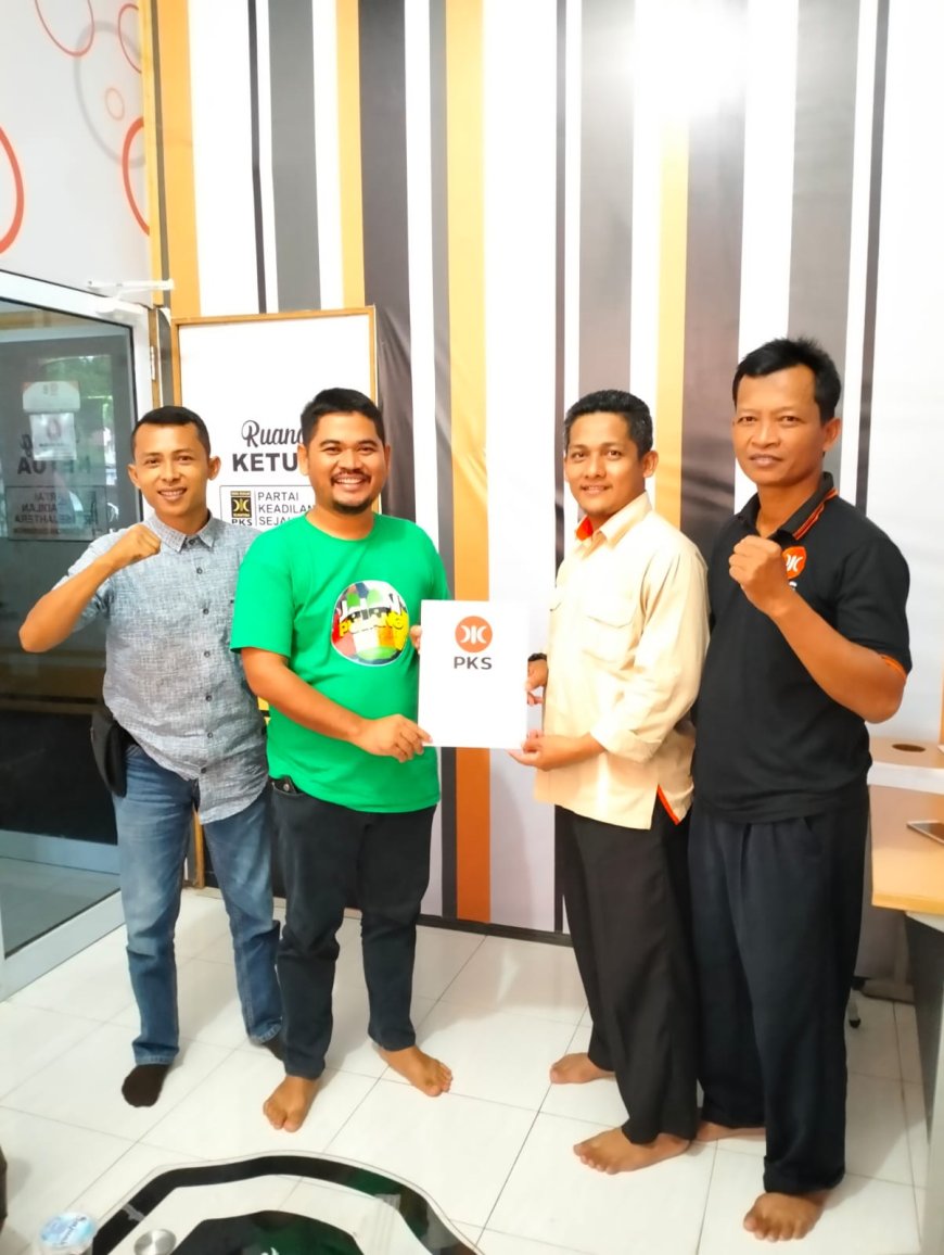 Yuyun Hidayat Ambil Formulir Pendaftaran Balon Bupati Kampar ke DPD PKS Kampar