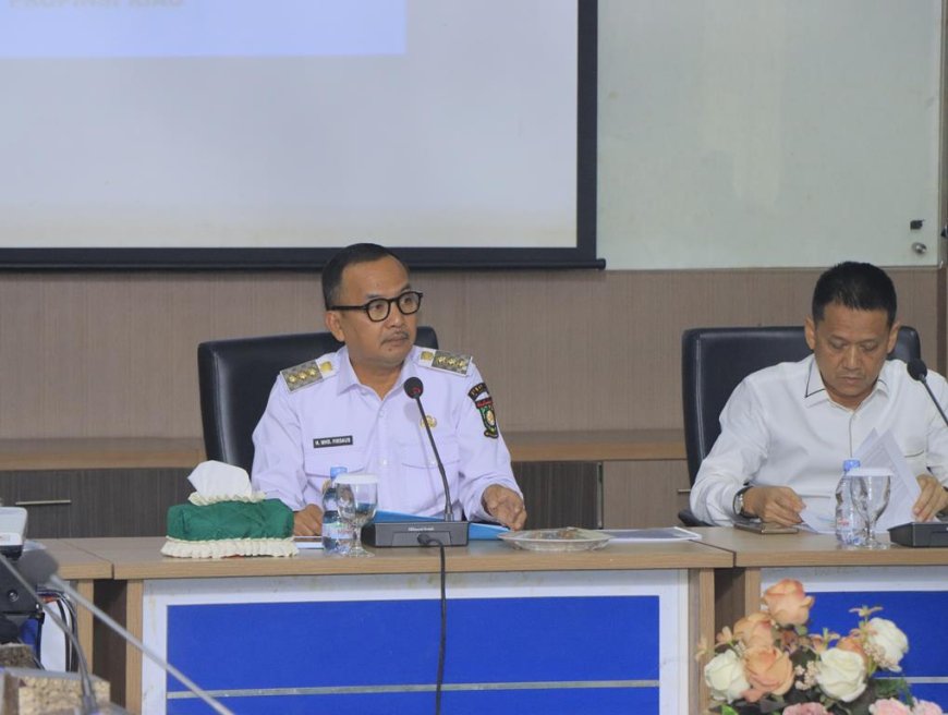 Pj. Bupati Kampar M. Firdaus Gelar Rapat Evaluasi Bersama Kepala OPD dan Camat