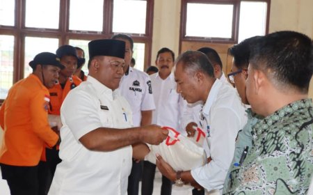 Pemda Kampar Salurkan Bantuan Beras 11,2 ton di Kampar Kiri dan Kampar Kiri Hulu