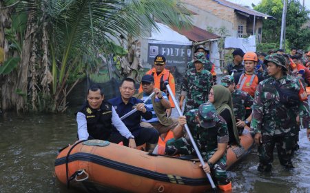 Pj Walikota Pekanbaru dan Danrem Salurkan Bantuan Kepada 2000 Warga di Kabupaten Siak