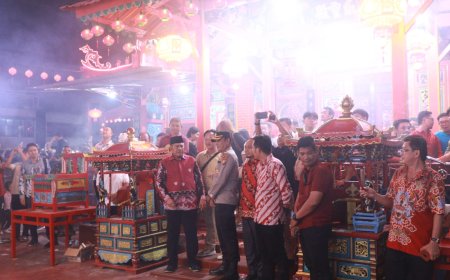 Bupati Siak Alfedri Disambut Hangat Masyarakat Tiongha Pada Perayaan Cap Go Meh