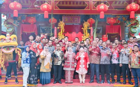 Kasmarni Resmikan Tempat Ibadah Tri Dharma Hun Bin Kuan Kecamatan Siak Kecil