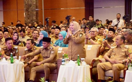 Pj. Gubri Perkenalkan Bupati Bengkalis Kasmarni Sebagai Tokoh Perempuan Riau Yang Konsen Membangun Daerah