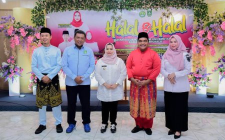 Bupati Kasmarni Dianugerahi Sebagai Alumni Perempuan Terbaik Bidang Politik dan Berprestasi Bidang Pemerintahan