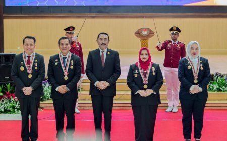 Kasmarni Satu-satunya Bupati Di Riau Yang Terima Kartika Pamong Praja Muda dan Lencana Alumni Kehormatan Pendidikan Tinggi Kepamongprajaan