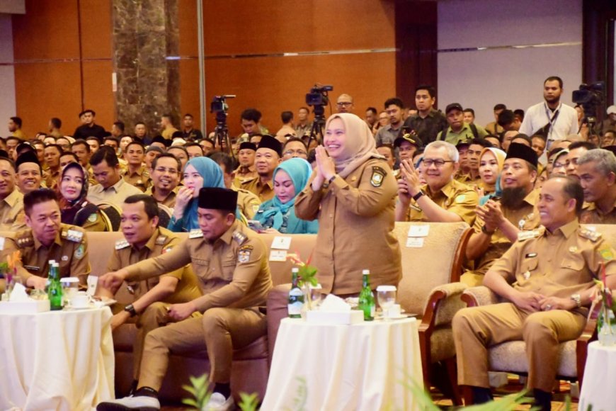 Pj. Gubri Perkenalkan Bupati Bengkalis Kasmarni Sebagai Tokoh Perempuan Riau Yang Konsen Membangun Daerah