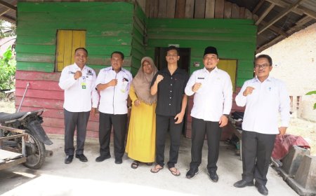 Wakil Bupati Kunjungi Rumah Penerima Beasiswa di Kecamatan Siak