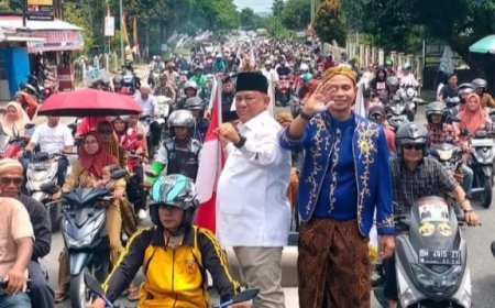 Diantar Ribuan Massa Daftarkan Diri ke KPU Kampar, Yusri Menangis Haru
