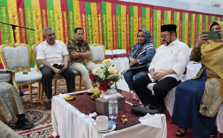 Kamsol dan Bustami Akhirnya Datang ke KPU Minta Maaf  Batal Daftarkan Diri