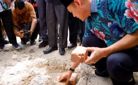 Penjabat Bupati Kampar Letakkan Batu Pertama Pembangunan Asrama Ponpes Muhammadiah Kampa Boarding School