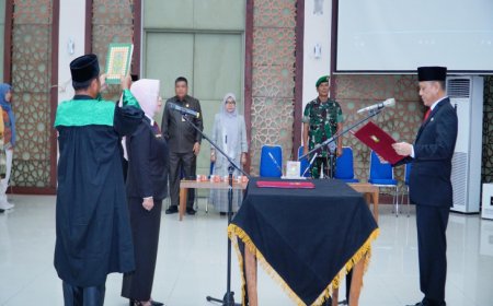 Hambali Lantik Ramlah Jadi Penjabat Sekda Kampar
