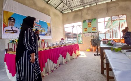 Kelompok Perempuan Mandiri Kreatif Salo Pelatihan Pembuatan Hantaran Pernikahan
