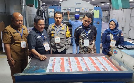 Kapolres dan Ketua KPU Kampar Tinjau Proses Pencetakan Surat Suara Pemilihan Bupati Kampar 2024