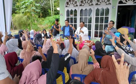 Masyarakat Desa Salo Timur Sambuat Hangat Calon Bupati Kampar Datuk Yusri