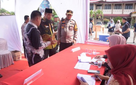 Pjs. Bupati Bengkalis Tavip Saksikan 300 Peserta Peragakan Simulasi Pemungutan dan Perhitungan Suara Pemilu 2024