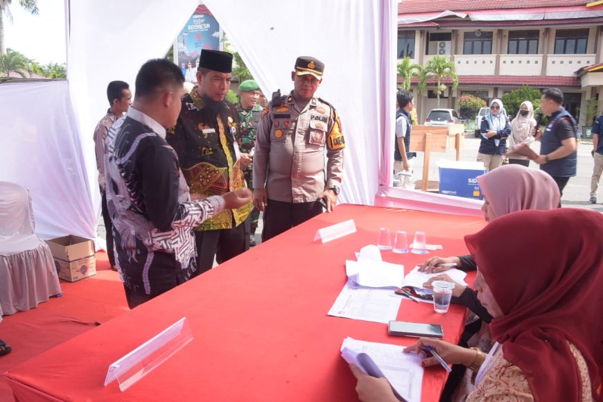 Pjs. Bupati Bengkalis Tavip Saksikan 300 Peserta Peragakan Simulasi Pemungutan dan Perhitungan Suara Pemilu 2024