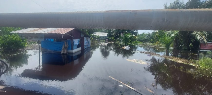 Dinas Sosial dan BPBD Kabupaten Siak Dirikan Tenda Darurat dan Dapur Umum Atasi Warga Kecamatan Pusako Yang Terdampak Banjir
