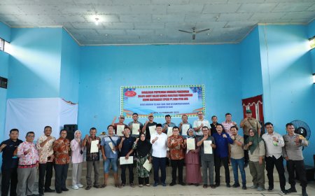 Bupati Siak Alfedri Serahkan 1381 Sertifikat Tanah Program PTSL