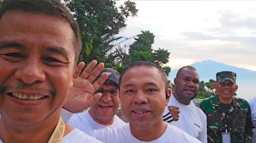 Pengalaman Baru Bupati Kampar Mendaki Puncak Gunung Tidar
