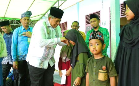 Alfedri Serahkan Santunan Untuk 12 Anak Yatim Pada Acara Tarhib Ramadhan