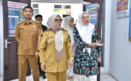 Misharti Minta Petugas Medis Puskesmas Kuok Layani Masyarakat Dengan Hati
