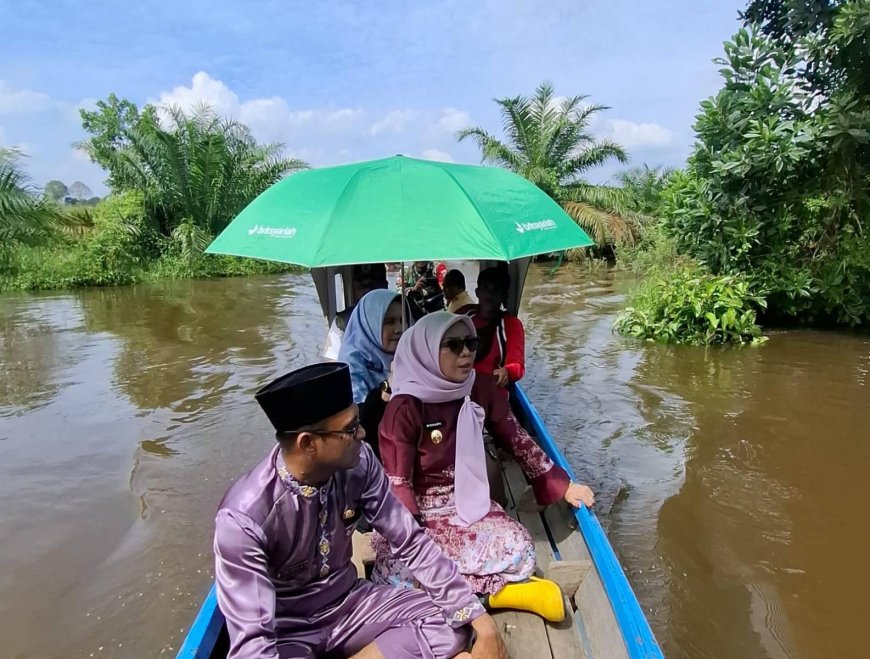 Wabup Kampar Serahkan Bantuan Beras 2,7 Ton untuk Warga Korban Banjir Di Siak Hulu