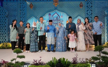 Ribuan Masyarakat Padati Kediaman Bupati Bengkalis Saat Open House