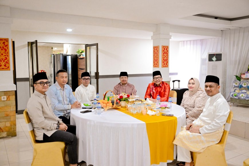 Bupati Bengkalis Kasmarni Berlebaran ke Rumah Gubri dan Forkopimda Riau