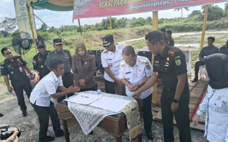 Kejari Rohil Musnahkan Barang Bukti 817  Ballpress