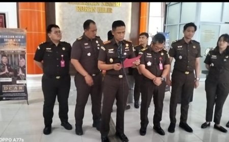 Tim Penyidik Pidsus Kejari Rohil Tahan Satu Tersangka Korupsi Pembangunan dan Rehabilitasi SMPN 4 Panipahan