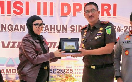 Kajati Maluku Agoes SP Rapat Bersama Komisi III DPR RI Di Mapolda