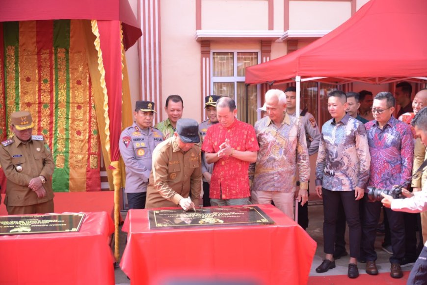 Bupati Rohil Dampingi Gubri dan Kapolda Tinjau Kondisi Jalan Lintas Sinaboi Bagansiapiapi Yang Rusak dan Resmikan Mess Hai Cu King