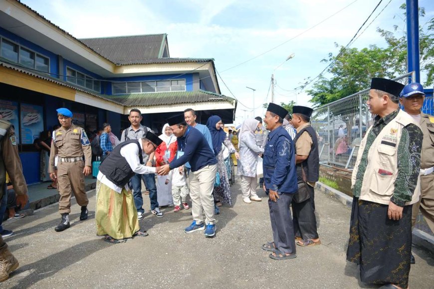 Pemkab Siak Lepas Keberangkatan 333 JCH Menuju Embarkasi Batam Dari Pelabuhan Tanjung Buton