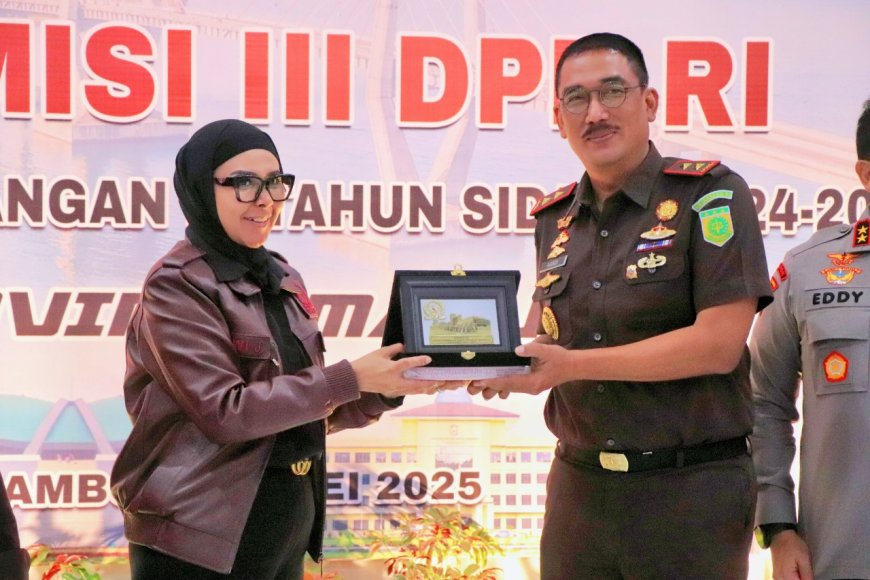 Kajati Maluku Agoes SP Rapat Bersama Komisi III DPR RI Di Mapolda