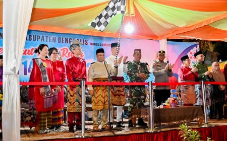 Bagus Santoso dan Ribuan Mata Saksikan Peserta Pawai Di Malam  Takbir Idul Adha 1446 H