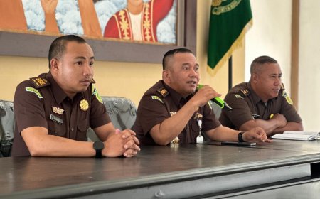 Plt. Kajari SBB dan Para Kasi Beri Pengarahan Khusus Kepada Lima Generasi Adhyaksa Yang Baru